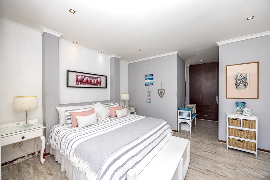 5 Bedroom Property for Sale in Parklands Western Cape
